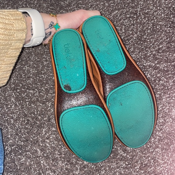 Tan Tieks size 8 - Picture 3 of 5